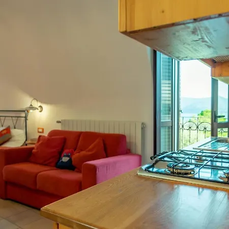 Studio-apartment Mit Balkon Mit Seeblick Und Zugang Zum Garten Apartament