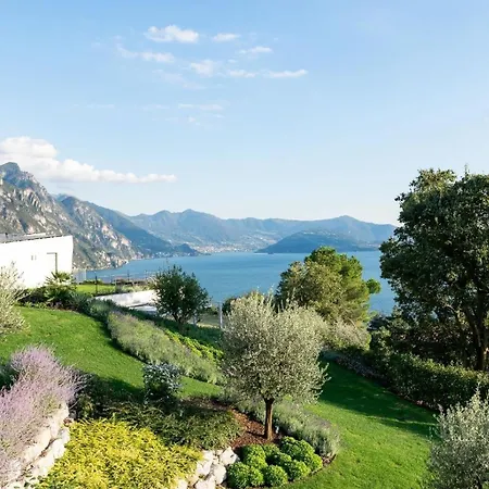 Studio-apartment Mit Balkon Mit Seeblick Und Zugang Zum Garten